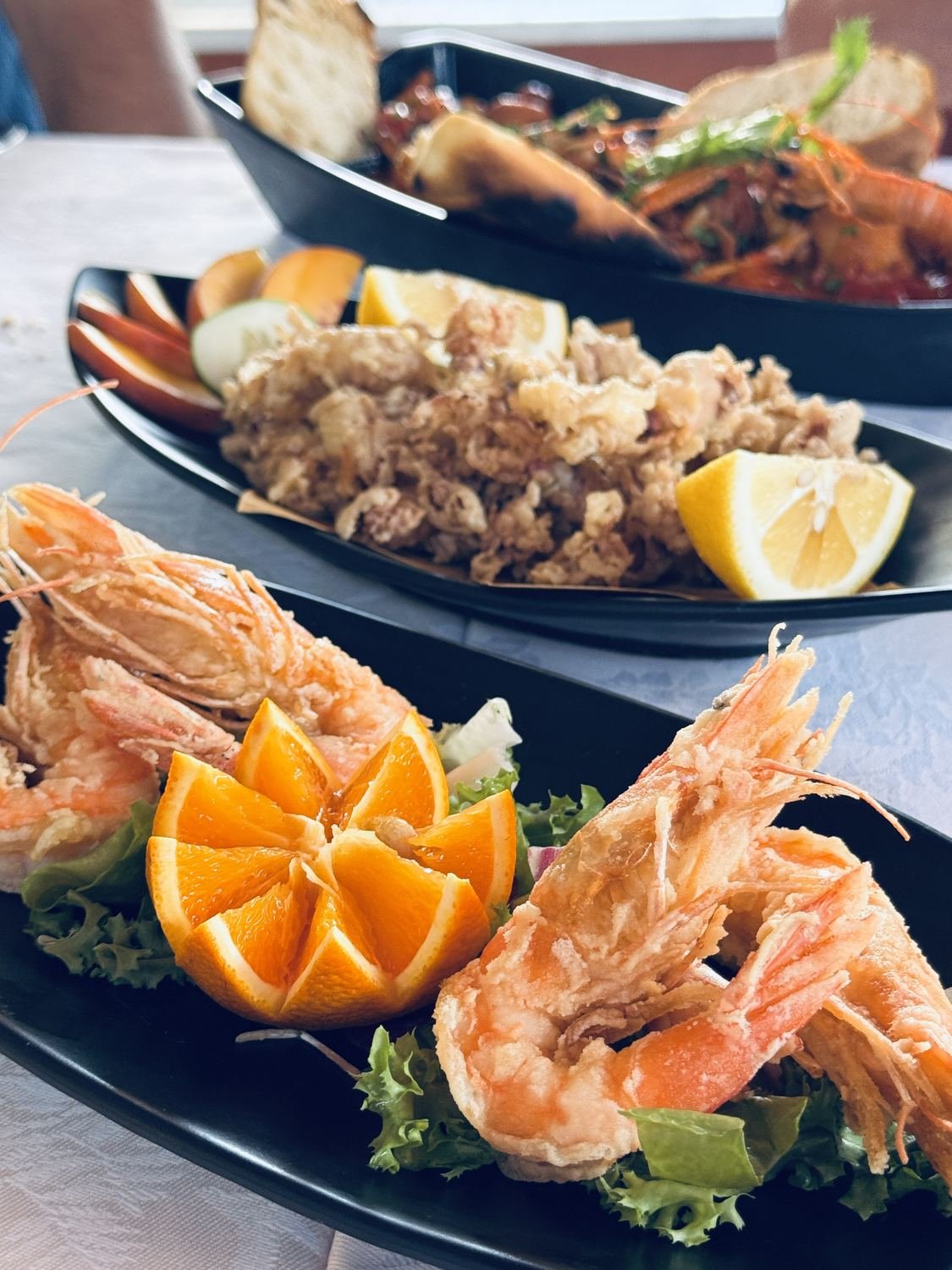 Fritto misto di gamberoni e calamari