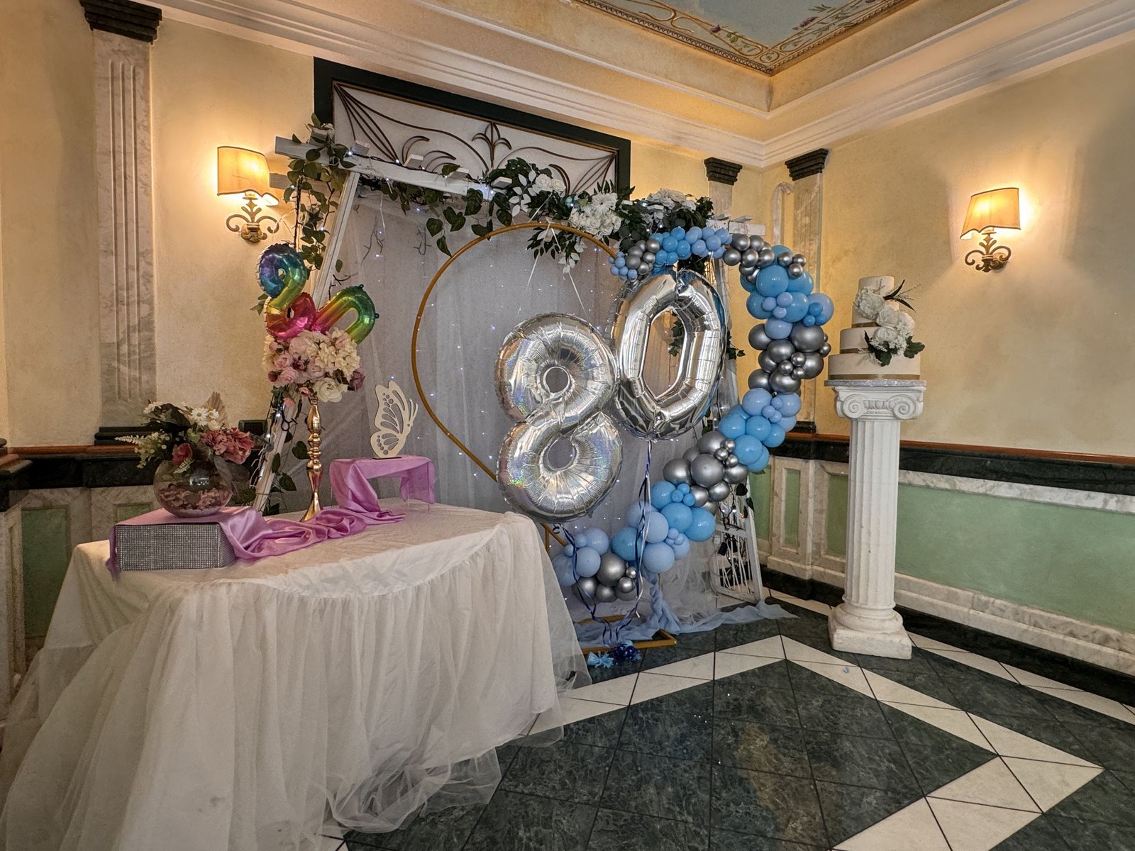 Sala allestita per un ricevimento di matrimonio