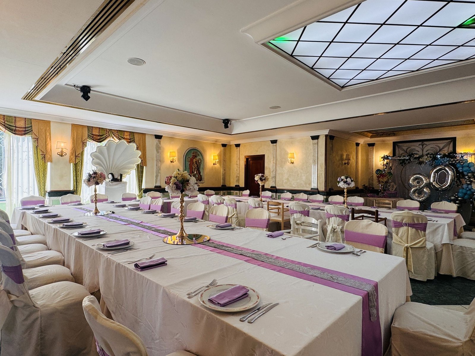 Sala allestita per un ricevimento